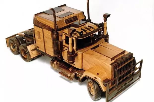 Maquetas de camiones de madera