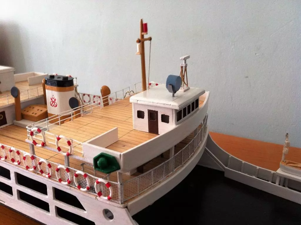 Maqueta de barco en miniatura